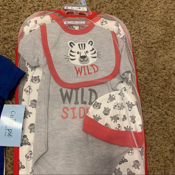 Baby Boys Outfit Lot 6-9 MOS Bundle Baby Shower Clothes Lot matching sets - Picture 3 of 6